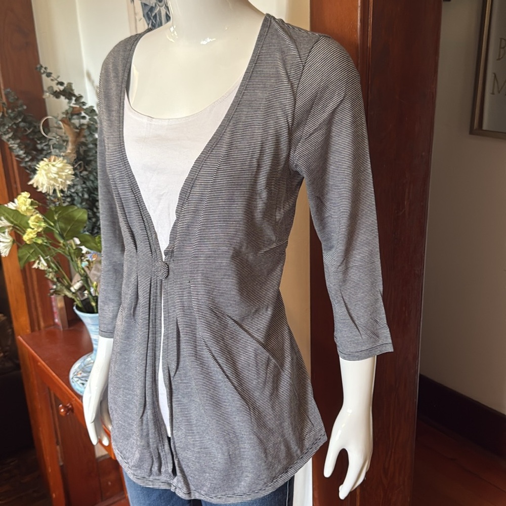 NWT northern reflections size small Gray Open Cardigan and attached white top